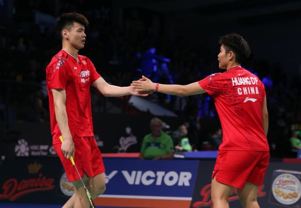 中国队横扫印尼队,黄鸭组合统治全场 中国队横扫印尼队,黄鸭组合统治全场