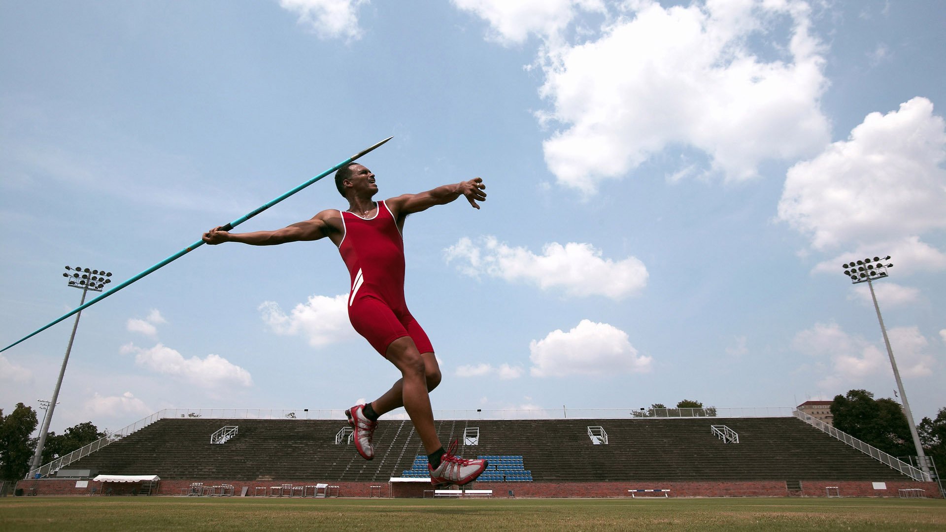 布雷默推开命运之门,一场2-0,勒沃库森如何用钢铁意志敲响争冠最强音?